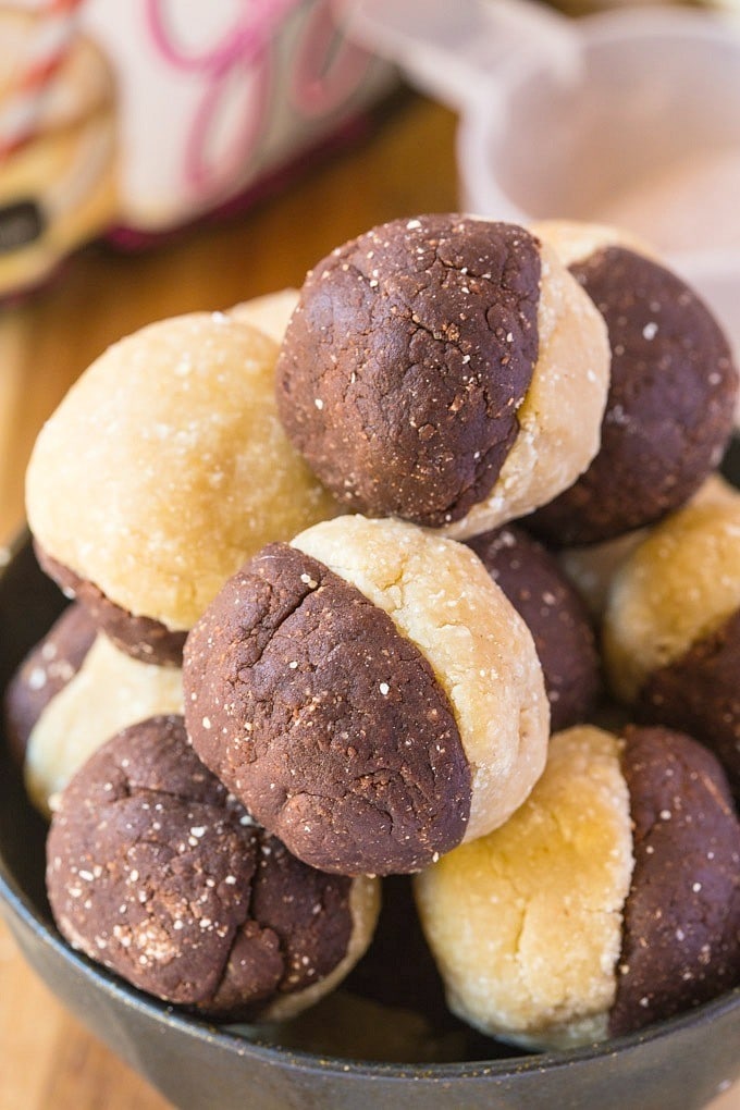 Vanilla Chocolate Protein Cookie Dough Balls