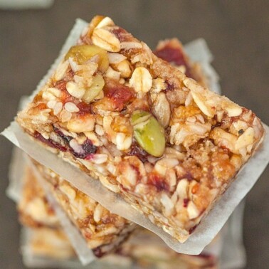 Extra Chewy and customisable no bake granola bars which take 5 minutes to whip up- BETTER than store bought! {vegan, gluten free, dairy free recipe}- thebigmansworld.com