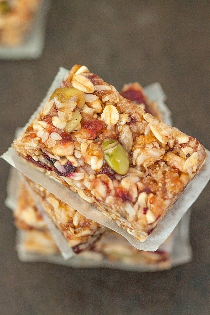 Extra Chewy and customisable no bake granola bars which take 5 minutes to whip up- BETTER than store bought! {vegan, gluten free, dairy free recipe}- thebigmansworld.com