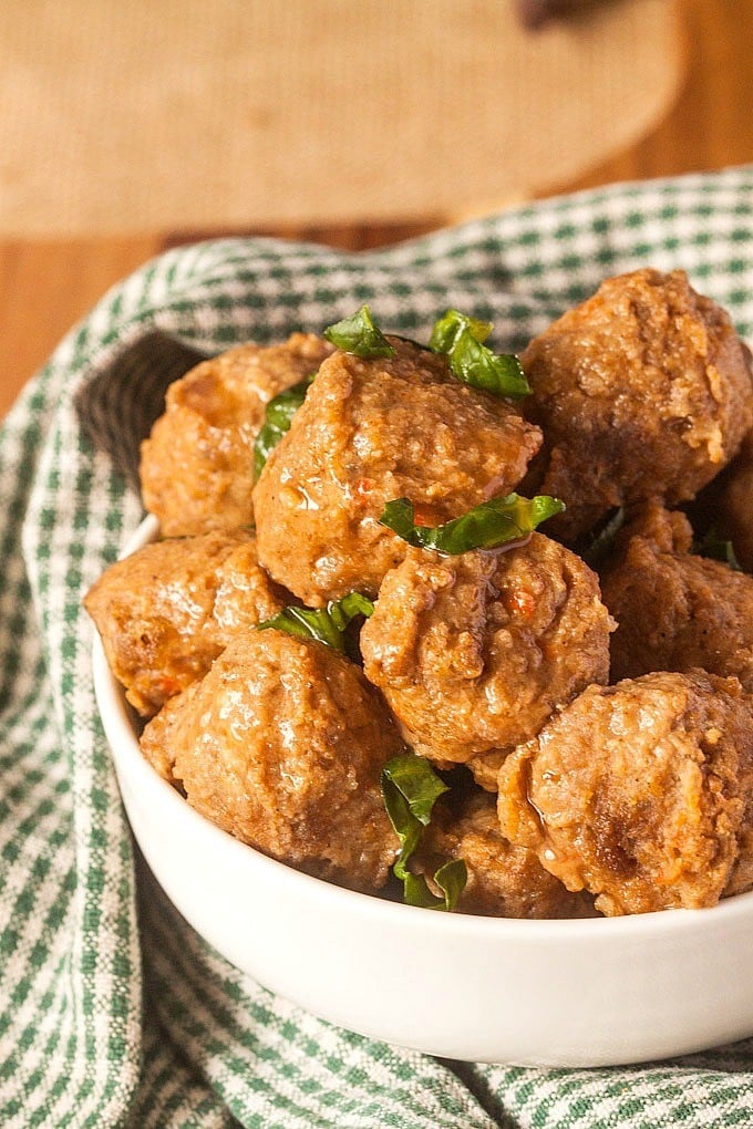 Paleo Sweet and Spicy Meatballs- These paleo friendly meatballs are a flavour SENSATION! Sweet, salty, spicy and sour- Guaranteed winner for the whole family- Gluten free, low carb and high protein! @thebigmansworld -thebigmansworld.com