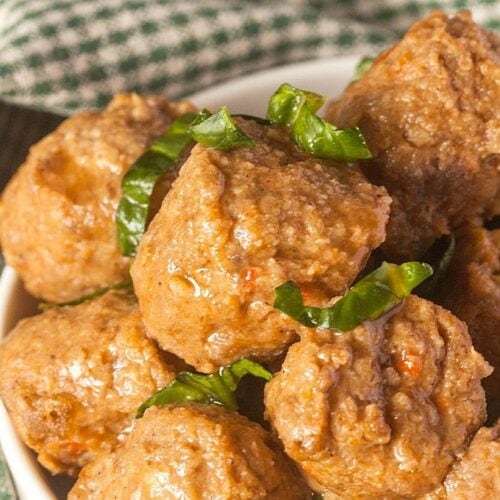 Paleo Sweet and Spicy Meatballs- These paleo friendly meatballs are a flavour SENSATION! Sweet, salty, spicy and sour- Guaranteed winner for the whole family- Gluten free, low carb and high protein! @thebigmansworld -thebigmansworld.com