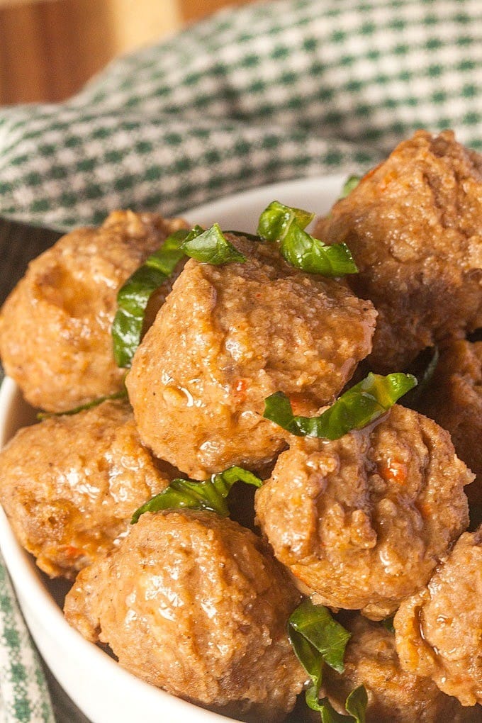 Paleo Sweet and Spicy Meatballs- These paleo friendly meatballs are a flavour SENSATION! Sweet, salty, spicy and sour- Guaranteed winner for the whole family- Gluten free, low carb and high protein! @thebigmansworld -thebigmansworld.com