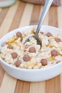Caramel Cookie Dough #Oatmeal- Have an adding zing in your morning oats with these #glutenfree #sugarfree and #highprotein oats which clock in at under 250 calories! #breakfast - @thebigmansworld.com