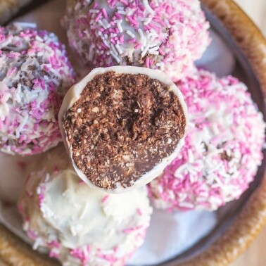 Paleo Chocolate and Raspberry Truffles- These #healthy truffles are also #vegan and #glutenfree! Perfect for Valentine's Day! -thebigmansworld.com