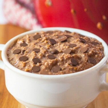 Healthy Vegan Brownie Batter #Oatmeal- These oats have the texture and taste of brownie batter and require prep the night before for breakfast ready for you the next day- #vegan #glutenfree #sugarfree and #highprotein! @thebigmansworld.com