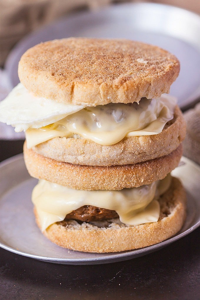 Copycat McDonalds Sausage McMuffin- These healthy breakfast sandwiches take 10 minutes to whip up and are perfect for a quick prep to set for #breakfast for a week- #paleo #glutenfree and #sugarfree- Dare I say better than the original? @thebigmansworld.com