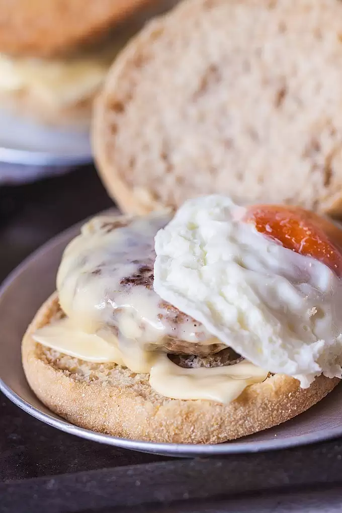 Copycat McDonalds Sausage McMuffin- These healthy breakfast sandwiches take 10 minutes to whip up and are perfect for a quick prep to set for #breakfast for a week- #paleo #glutenfree and #sugarfree- Dare I say better than the original? @thebigmansworld.com