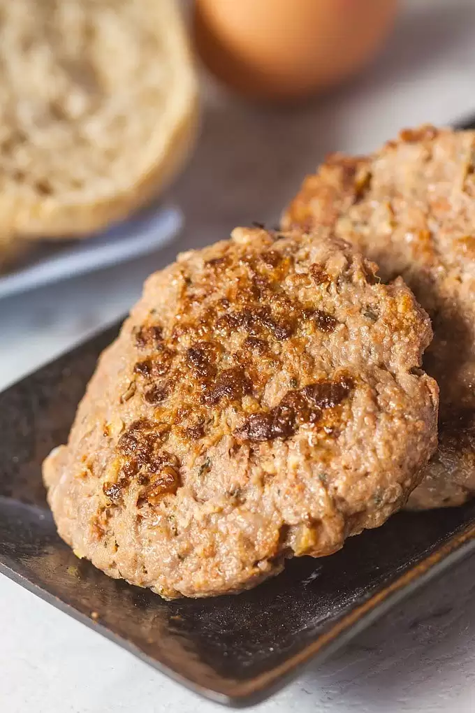 Copycat McDonalds Sausage McMuffin- These healthy breakfast sandwiches take 10 minutes to whip up and are perfect for a quick prep to set for #breakfast for a week- #paleo #glutenfree and #sugarfree- Dare I say better than the original? @thebigmansworld.com
