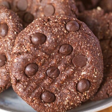 Healthy No Bake Triple Chocolate {protein optional!} cookies- One bowl and 10 minutes is all you'll need to whip up these delicious No Bake cookies- Vegan, Gluten Free and completely sugar free with a protein option! -thebigmansworld.com @thebigmansworld.com