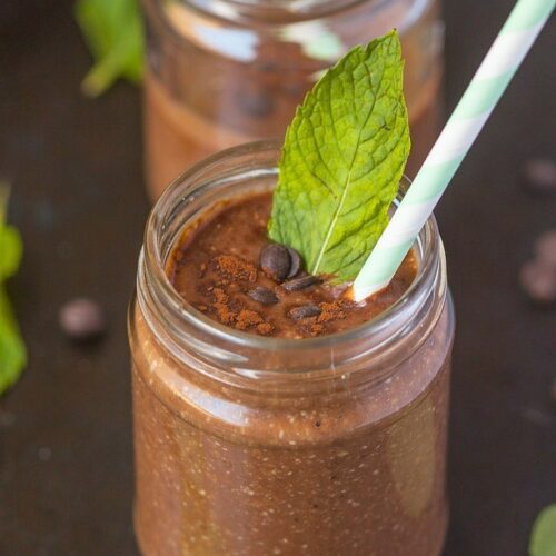 Healthy Peppermint Patty Smoothie- The consistency of ice cream and tasting like a peppermint patty, this smoothie is also #paleo #vegan #sugarfree and #glutenfree- Filled with #superfoods and perfect for #St.Pattys - thebigmansworld.com