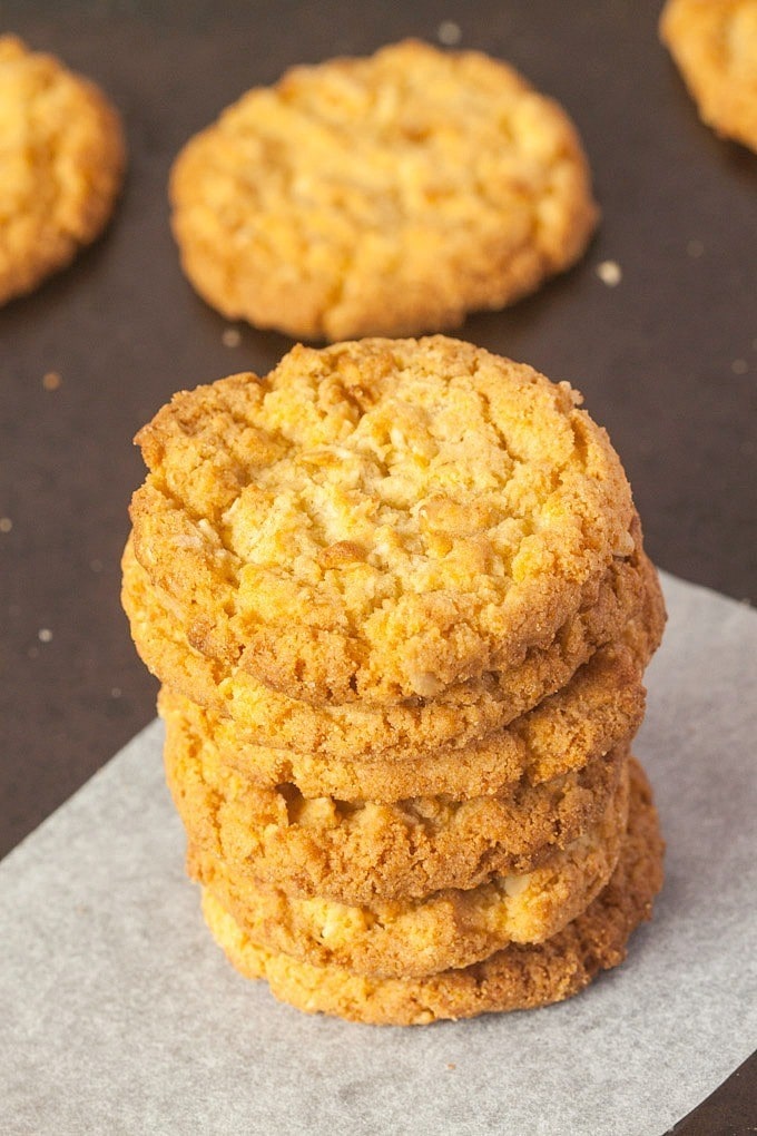 Sugar Free Anzac Biscuits- The iconic Australian cookie gets a healthy makeover- #vegan #glutenfree granulated #sugarfree and a short ingredient list! Super simple, crispy and the perfect snack or dessert! -thebigmansworld.com @thebigmansworld.com