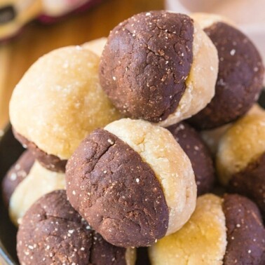 Vanilla + Chocolate Protein Cookie Dough Balls- These high protein balls are a delicious snack between meals or before/after a workout- Sugar free, gluten free and perfect for those whom are team VANILLA OR team CHOCOLATE- Less than 50 calories each! @thebigmansworld -thebigmansworld.com