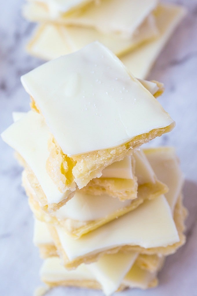 Healthy {3 INGREDIENT} No Bake Salted Vanilla Slice- One recipe. Three ways. This Healthy No Bake Salted Vanilla Slice requires just THREE ingredients to whip up and depending on which method you choose, can be vegan, gluten free and refined sugar free! If all else fails, try the fool proof version!  @thebigmansworld -thebigmansworld.com