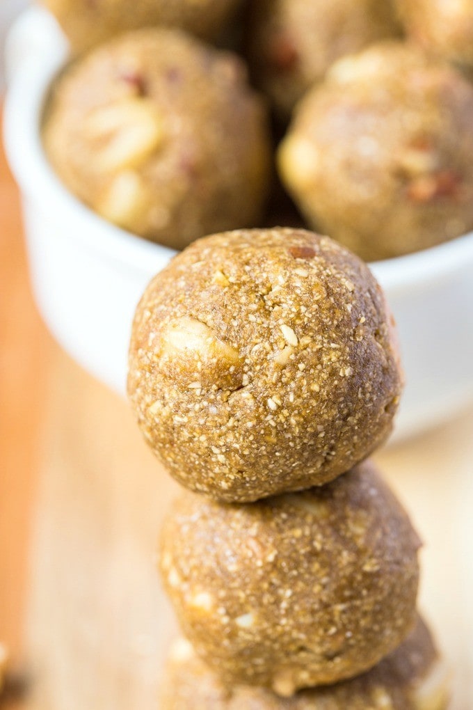 No Bake {Healthy Protein Packed!} Banana Nut Muffin Bites- The doughy taste and texture of a bakery style banana nut muffin yet requiring no baking, flour, butter or oil! These No Bake bites are vegan, gluten free, refined sugar free and high in protein- The perfect portable snack which tastes JUST like a banana nut muffin! @thebigmansworld -thebigmansworld.com