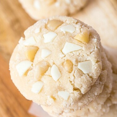 Healthy No Bake White Chocolate Macadamia Nut Cookies- Inspired by Subway's infamous cookies, these healthy white chocolate macadamia nut cookies are fudgy, chewy and require no baking at all! 1 bowl and 10 minutes is all you'll need to whip these beauties up which are paleo, vegan, gluten free, dairy free AND come with a high protein option! @thebigmansworld - thebigmansworld.com