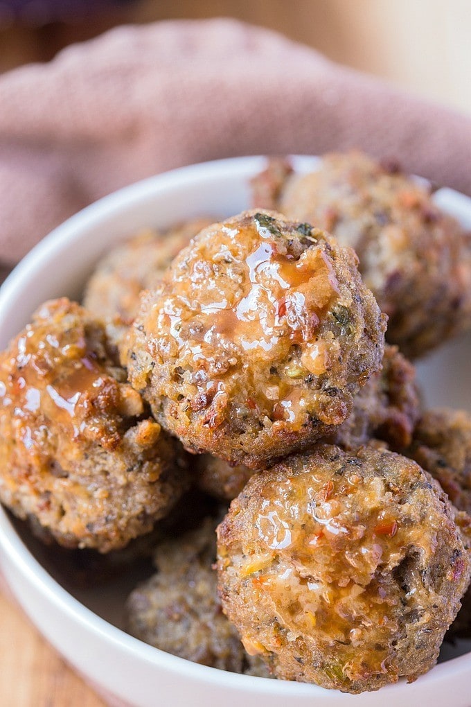 Vegan Sweet and Spicy Meatballs- These sweet and spicy 'meatballs' are a flavour explosion and they contain no meat! Perfect to whip up in a big batch, they are gluten free, vegan, dairy free and perfect for meatless Monday or a meat free meal! @thebigmansworld - thebigmansworld.com