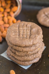 Flourless Mexican Hot Chocolate Cookies- Easy and just FOUR ingredients to make these flourless (gluten free!) cookies with a paleo and vegan option! @thebigmansworld - thebigmansworld.com