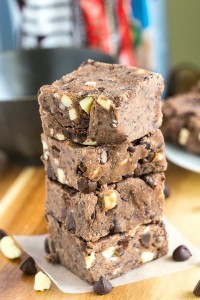 No Bake Black Bean Fudge Brownies- 1 bowl + 10 minutes- High in protein + Fiber- Naturally vegan, gluten free, allergy free + dairy free! @thebigmansworld - thebigmansworld.com