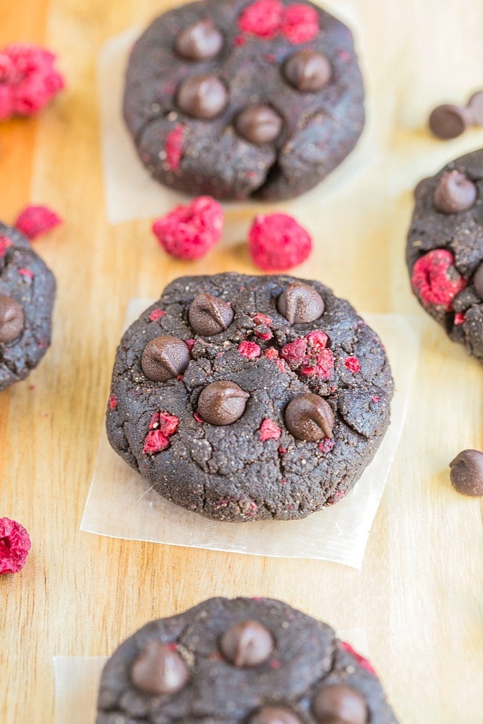 Healthy No Bake Dark Chocolate + Raspberry Cookies- Ready in 10 minutes, these delicious healthy snacks are vegan, gluten free, refined sugar free and have a paleo and high protein option! @thebiigmansworld - thebigmansworld.com