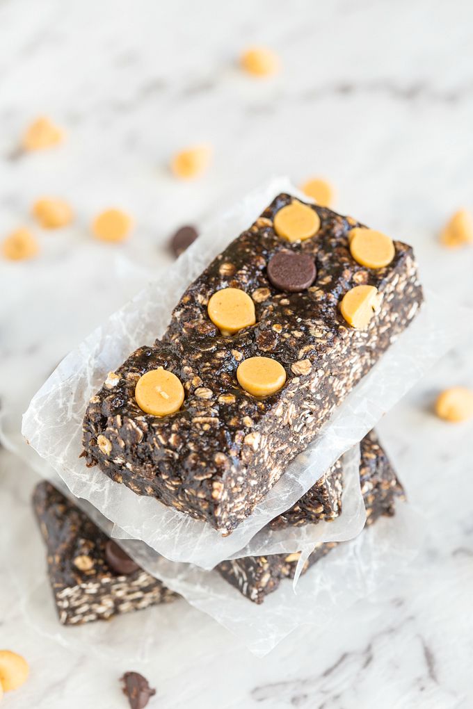 Extra Chewy Chocolate Peanut Butter Granola Bars-No bake and ready in 5 minutes, they are gluten free, over 20 grams of protein and a vegan option too- A delicious snack! 