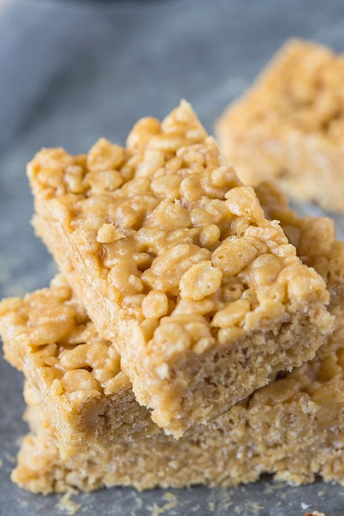 3 Ingredient No Bake Healthy Rice Crispy Treats- Just three ingredients and 5 minutes to these healthy snacks which have no butter, oil or marshmallows yet taste incredible! {vegan, gluten-free} -thebigmansworld.com