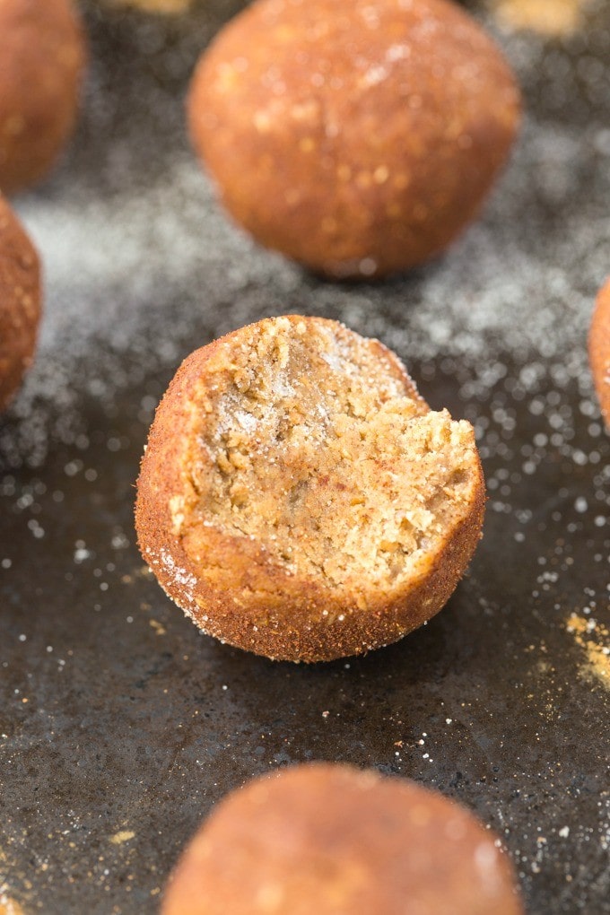 Healthy No Bake Snickerdoodle Bites- An easy recipe for soft, chewy 5-minute energy balls which are protein-packed and made sugar-free and keto! Also paleo, vegan and gluten-free! The perfect Christmas or holiday snack which tastes like cookie dough! #ketodessert #ketorecipe #vegansnack #energybites #proteinballs #snickerdoodle 