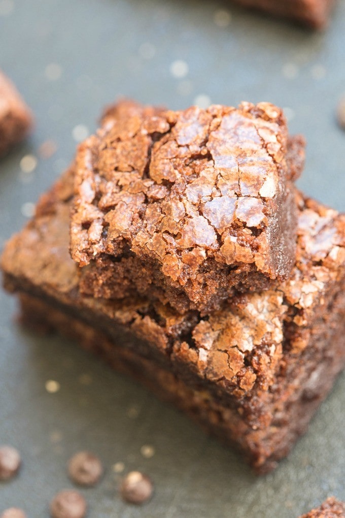 Four ingredient Flourless Protein Packed Brownies recipe- No butter, oil or flour needed to make these rich, dense, subtly sweet brownies packed with protein- A quick and easy snack which DON'T taste healthy! {vegan, gluten free, refined sugar free, paleo option}