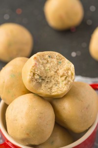 Healthy No Bake Cake Batter Bites- A quick, easy and healthy recipe which tastes like dessert but is ridiculously healthy! {vegan, gluten free, paleo and high protein option}- thebigmansworld.com