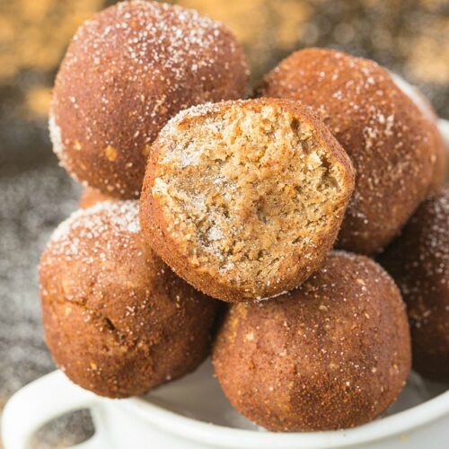 Healthy No Bake Snickerdoodle Bites- An easy recipe for soft, chewy 5-minute energy balls which are protein-packed and made sugar-free and keto! Also paleo, vegan and gluten-free! The perfect Christmas or holiday snack which tastes like cookie dough! #ketodessert #ketorecipe #vegansnack #energybites #proteinballs #snickerdoodle