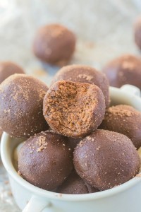 Healthy No Bake Peppermint Mocha Bites Recipe- Delicious, doughy bites which take less than 5 minutes to whip up and are so healthy and delicious! {vegan, gluten-free, paleo, sugar-free options} -thebigmansworld.com