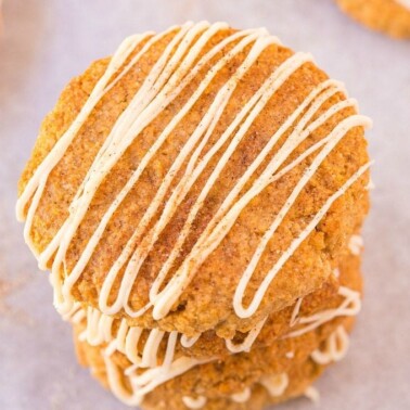Healthy 5 Ingredient FLOURLESS Cinnamon Bun Cookies- Thick, chewy and soft in the centre, these protein packed cookies are secretly healthy and need just FIVE ingredients- NO butter, NO oil, NO flour and NO white sugar! {vegan, gluten free, high protein recipe}- thebigmansworld.com