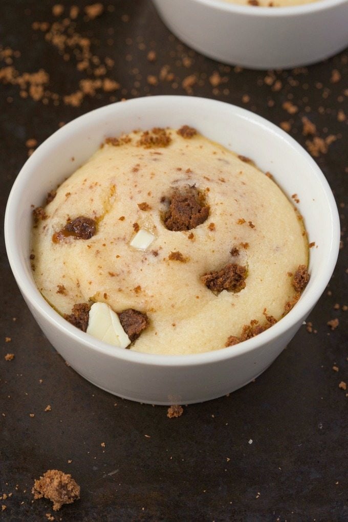 Healthy 1 Minute Cookies and Cream Mug Cake made with NO butter, NO oil. NO grains and NO sugar, yet incredible- Oven option too! {vegan, gluten free, paleo recipe}- thebigmansworld.com