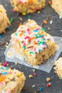 Healthy FLOURLESS Cake Batter Blondies- NO butter, oil or sugar added and SO moist and gooey on the inside while tender on the outside! {vegan, gluten free, sugar free recipe