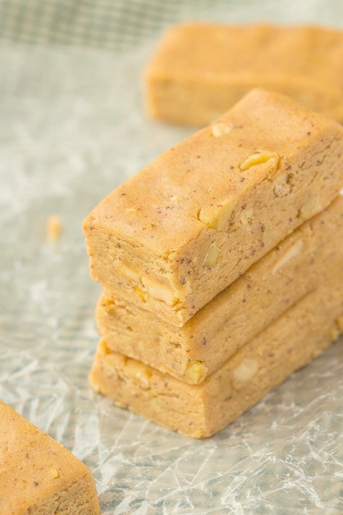 No Bake Banana Bread Protein Bars which have the taste and texture of a classic banana bread MINUS the nasties- Secretly healthy! {vegan, gluten free, paleo recipe
