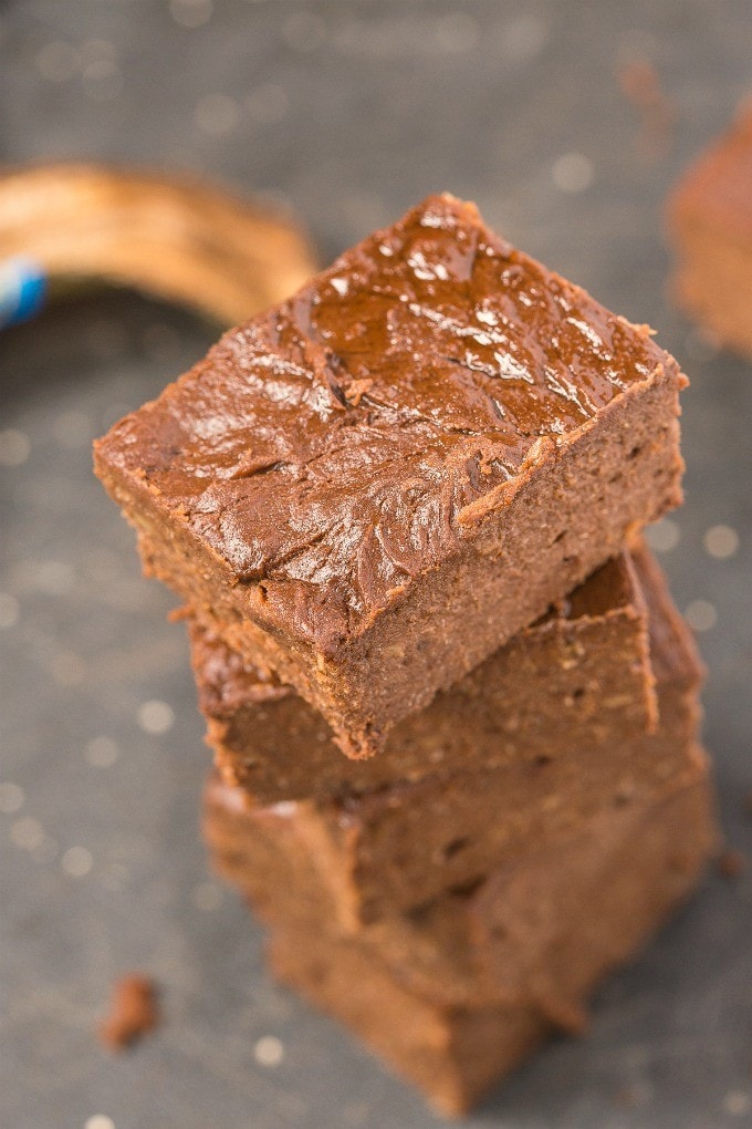 Healthy 3 Ingredient Flourless Blender brownies- SO quick and easy and made with NO butter, oil, flour or sugar- Delicious! {vegan, gluten free, paleo recipe}- thebigmansworld.com