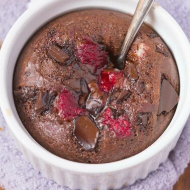 Healthy 4 Ingredient Chocolate and Raspberry Mug Cake ready in just ONE minute- NO flour, NO grains, NO refined sugar and NO oil/butter but amazing- Oven option too! {vegan, gluten free, paleo recipe}- thebigmansworld.com