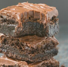 These Easy Flourless Fudge Brownies are gooey and low carb, you won't believe they are keto and vegan! Made with no eggs and no sugar, they are guilt-free and delicious! Paleo, Gluten Free, Sugar Free. #ketodessert #vegandessert #flourlessbrownies #flourless #lowcarbdessert #paleo