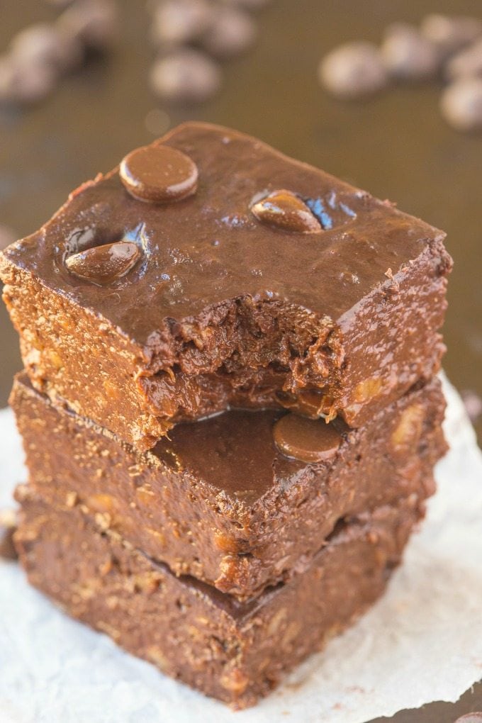 Healthy 2 Ingredient Flourless Brownies made with NO BOXED mix- Just Bananas and cocoa powder! SO EASY and the cure for any sweet tooth! {vegan, gluten free, paleo recipe}- thebigmansworld.com