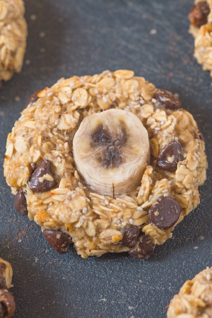 Healthy Flourless Banana Oat Greek Yogurt breakfast cookies made with NO butter, oil, flour or sugar but 100% delicious and SO satisfying! {vegan, gluten free, dairy free recipe}- thebigmansworld.com