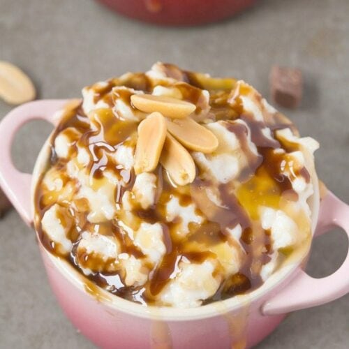Healthy High Protein Snickers Overnight Oats- Easy, delicious and totally dessert for breakfast but with NO sugar or nasties! It tastes just like a snickers bar! {vegan, gluten free, sugar free recipe}- thebigmansworld.com