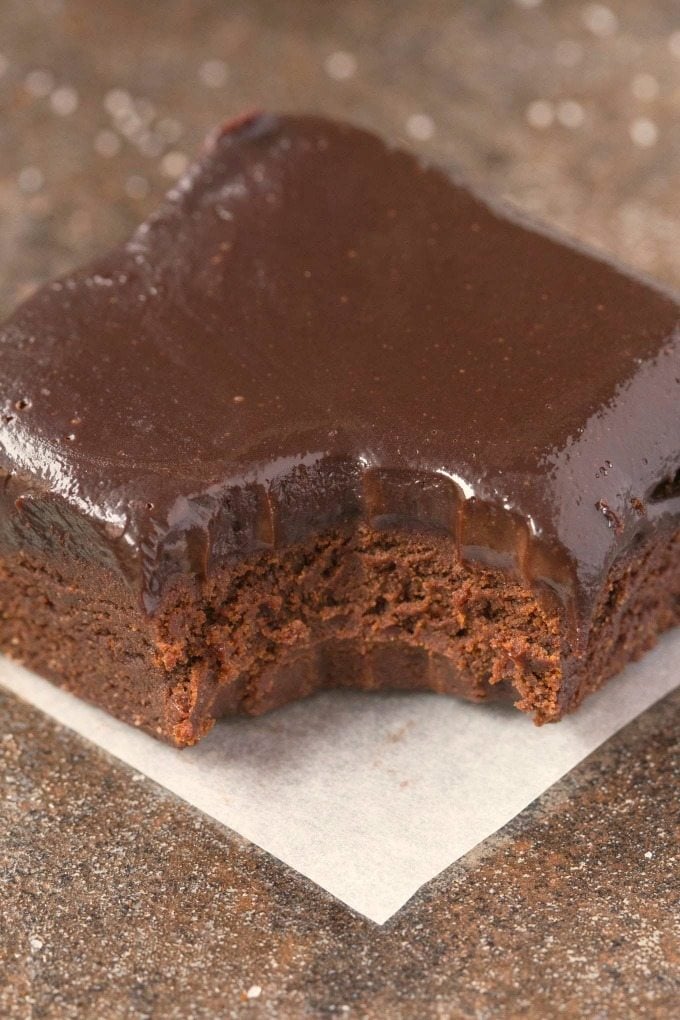 Raw fudge brownies with frosting