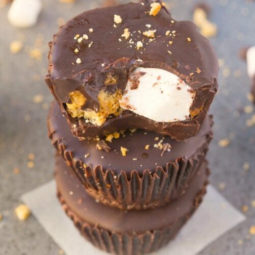 Healthy NO BAKE S'mores Cups- Easy, delicious and secretly healthy, these no-fuss, no-mess snacks/desserts are a huge hit! {vegan, gluten free, paleo recipe}- thebigmansworld.com