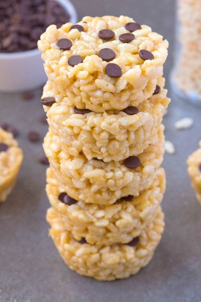 Healthy 3 Ingredient NO BAKE Rice Crispy Cups made in a muffin tin, ready in FIVE minutes! NO butter, sugar, marshmallows or nasties! {vegan, gluten free, dairy free recipe}- thebigmansworld.com
