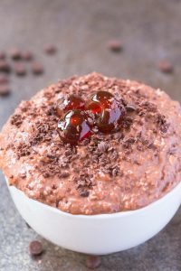 Healthy Black Forest Overnight Oats which taste JUST like a black forest cake, minus all the nasties! NO sugar and packed with protein- Dessert for breakfast! {vegan, gluten free, sugar free recipe}- thebigmansworld.com