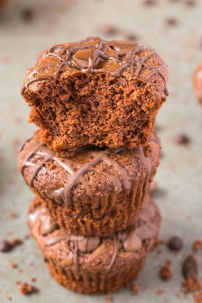 Healthy BLENDER Pumpkin Breakfast Muffins made with NO butter, oil, flour or sugar but you'd never tell- Freezer friendly, Easy AND delicious! The perfect snack or dessert too! {vegan, gluten free, flourless, paleo recipe}- thebigmansworld.com