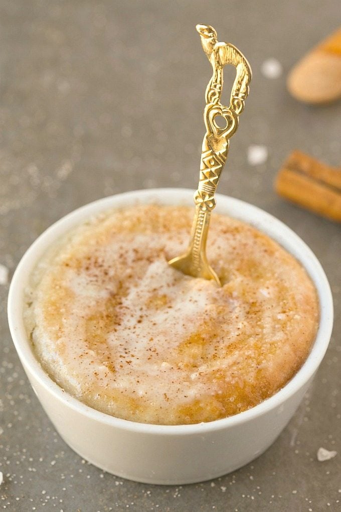 Healthy 1 Minute LOW CARB Cinnamon Roll Mug Cake- Light, fluffy and moist in the inside! Single servinf and packed full of protein and NO sugar whatsoever-Even the creamy glaze! {vegan, gluten free, paleo recipe}- thebigmansworld.com