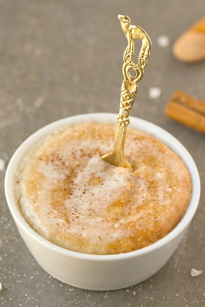 Healthy 1 Minute Low Carb Cinnamon Roll Mug Cake