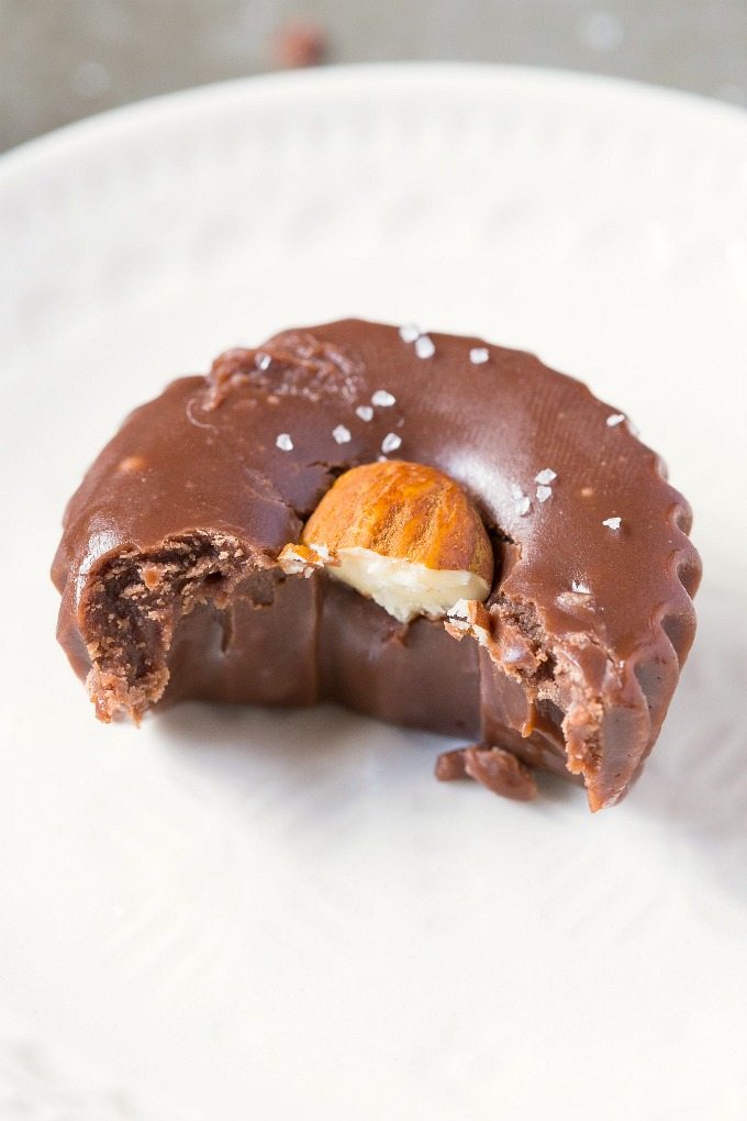 Healthy THREE Ingredient Chocolate Almond Fudge- Smooth, creamy and melt in your mouth fudge bites which takes minutes to whip up- So quick and easy! Naturally sweetened and with NO butter, NO dairy, NO refined sugar and NO flour! {vegan, gluten free, clean eating, paleo recipe}- thebigmansworld.com