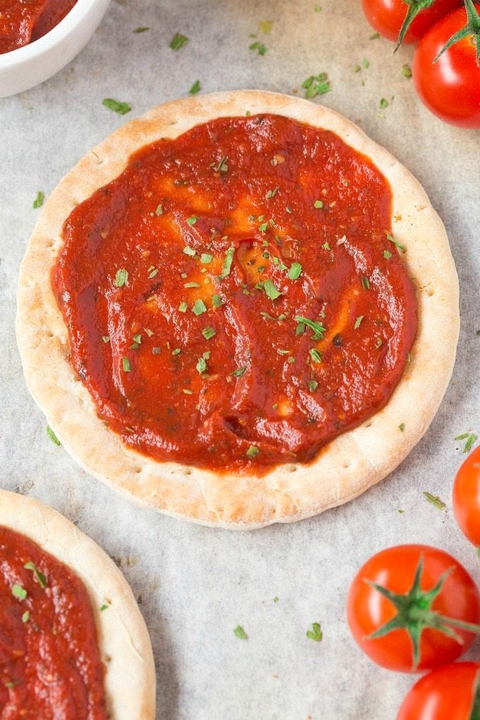 keto pizza crust with tomato sauce