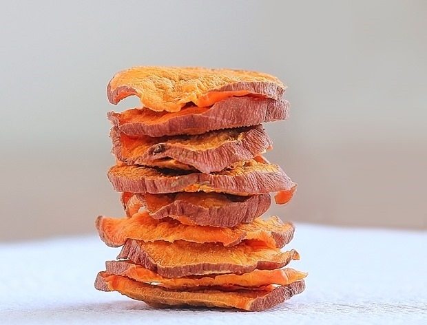 crispy-baked-sweet-potato-chips